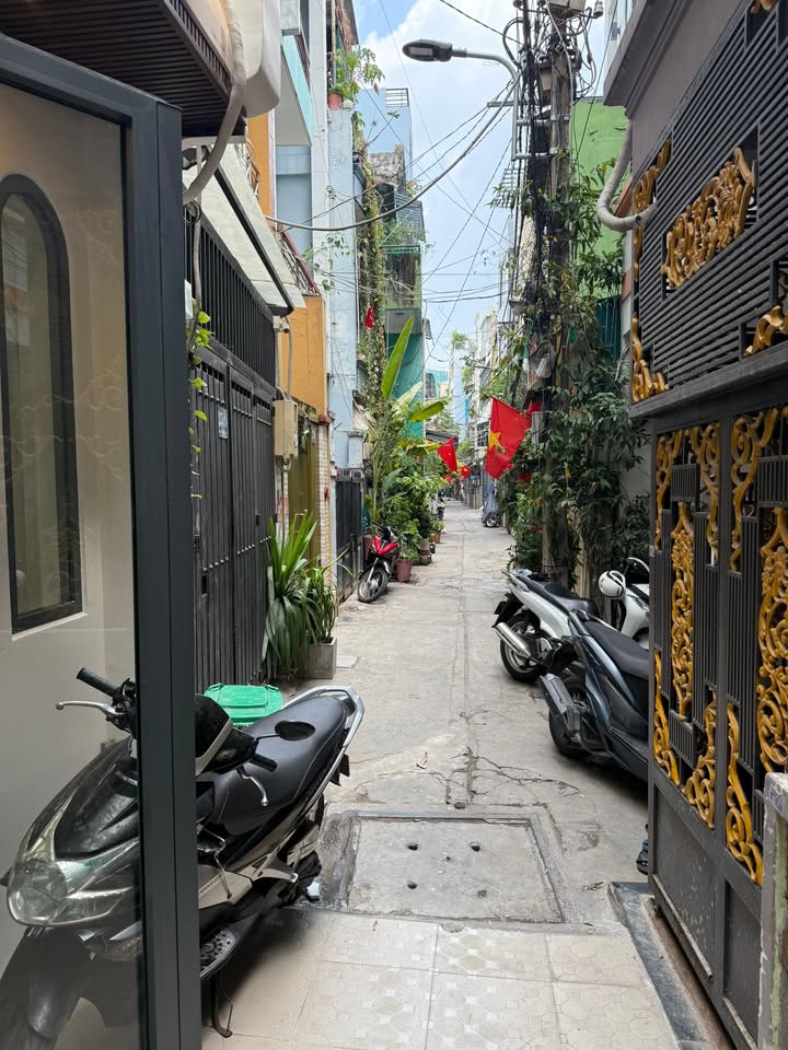 Nhà 3.5x7.5m Trung tâm Quận 3, Gần La Vela - 5.2 Tỷ