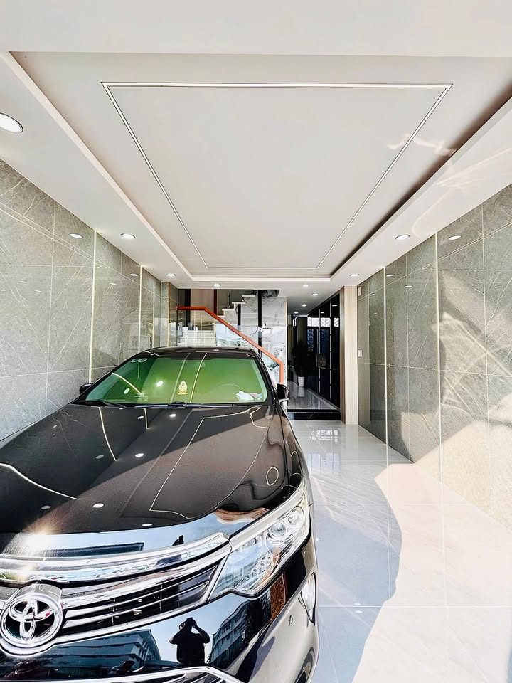 Nhà 5 Tầng Thang Máy 68m² Ngang 4m Cạnh Ngã Tư Bốn Xã - Giá 8 Tỷ