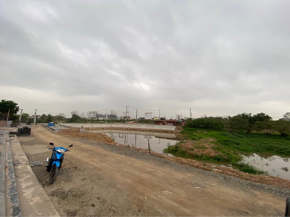 Đất mặt hồ Xuân Canh 643m² - Đường to ô tô