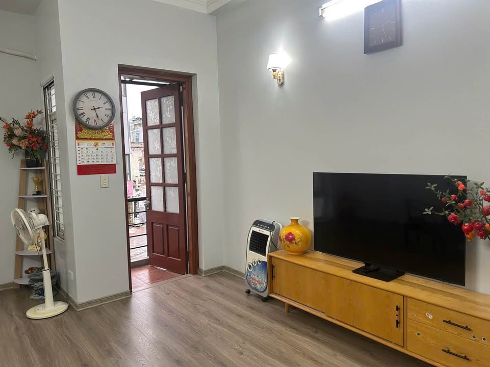 Cho thuê tầng 2 nhà riêng Ngọc Lâm, Long Biên - 60m², 2PN, 8 triệu/tháng