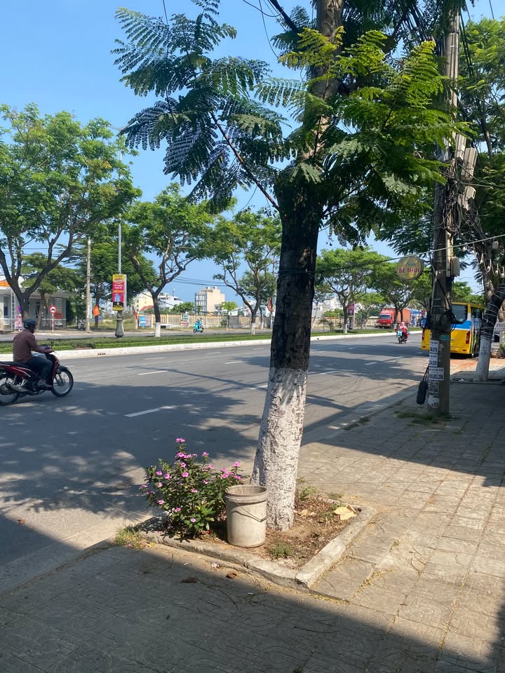 Nhà Phố 3 Tầng Lê Văn Hiến, Đà Nẵng 190m² - Mặt tiền kinh doanh đắc địa!