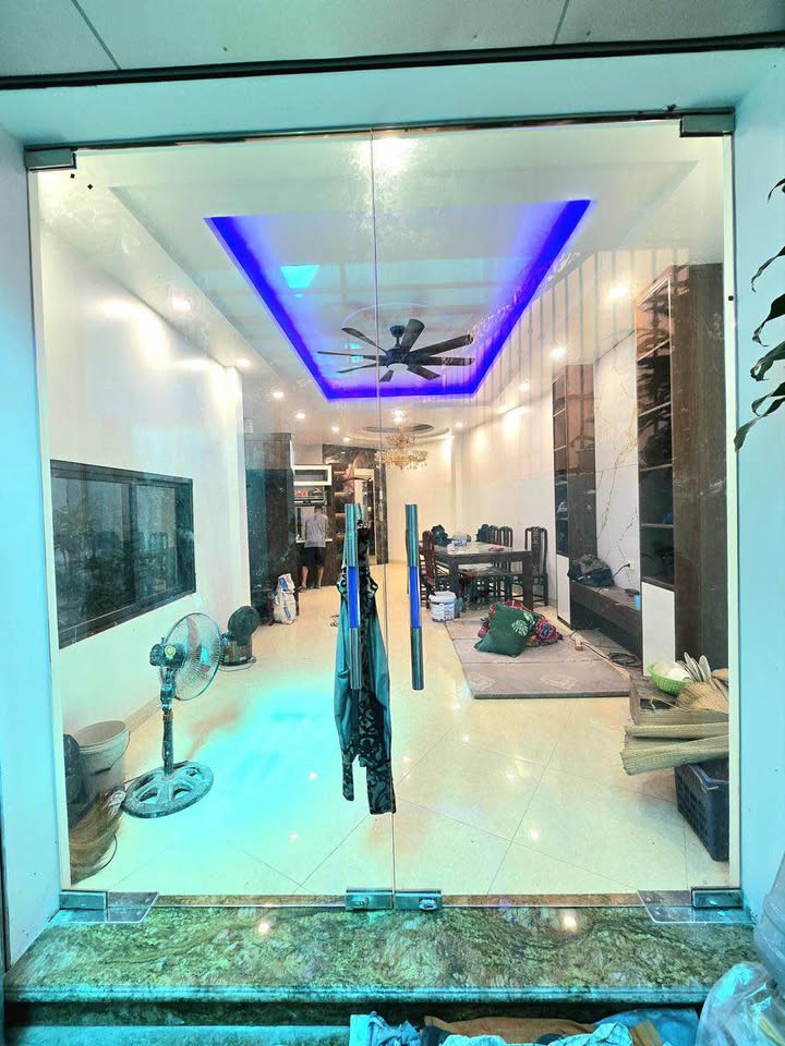 Nhà Phố Võ Chí Công Cầu Giấy 40m² 6 Tầng - Sẵn Sàng Giao Dịch