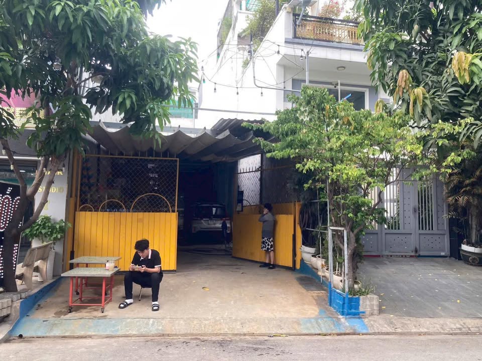 Nhà phố Lê Thị Chợ, Quận 7 140m² - Mặt tiền kinh doanh sầm uất!