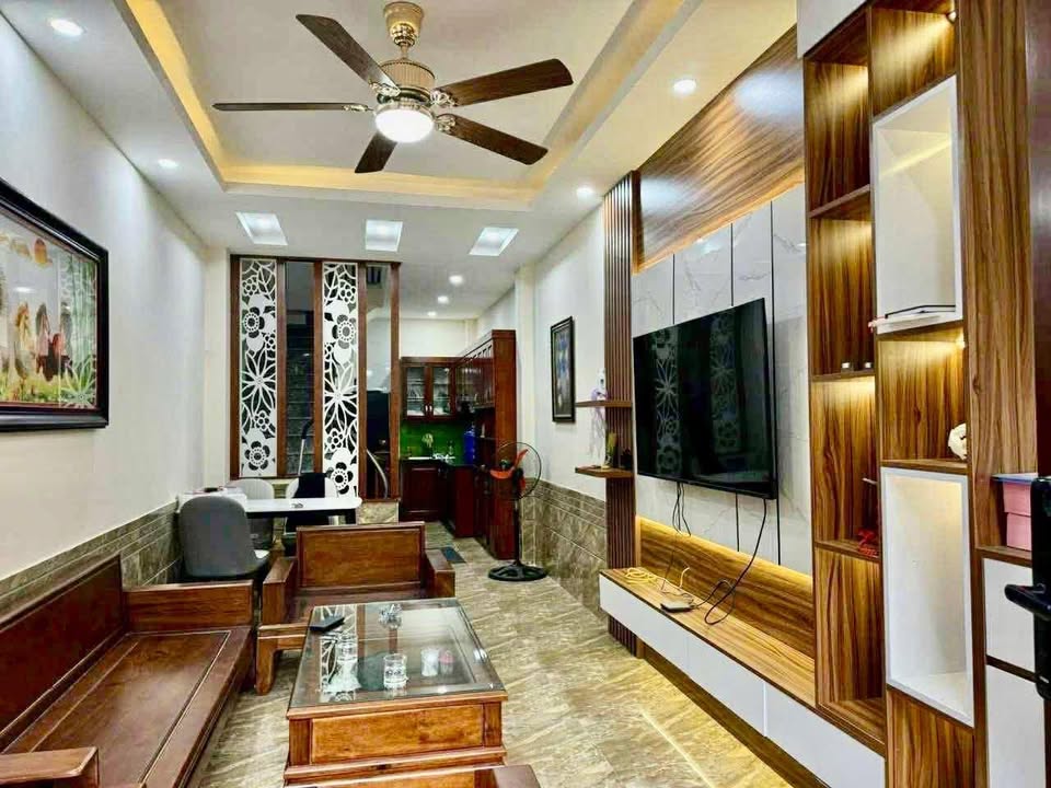 Nhà 5 Tầng Cổ Điển A, Thanh Trì - 35m² Sổ Đỏ, Ô Tô Đỗ Cửa