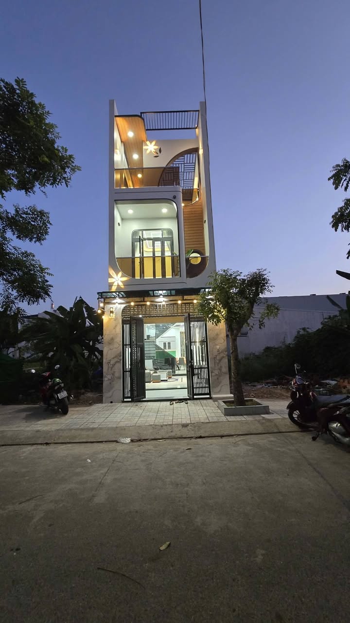 Nhà Luxu Đúc Kiên Cố 80m² Sổ Hồng Riêng Giá 3.19 Tỷ - Hóc Môn