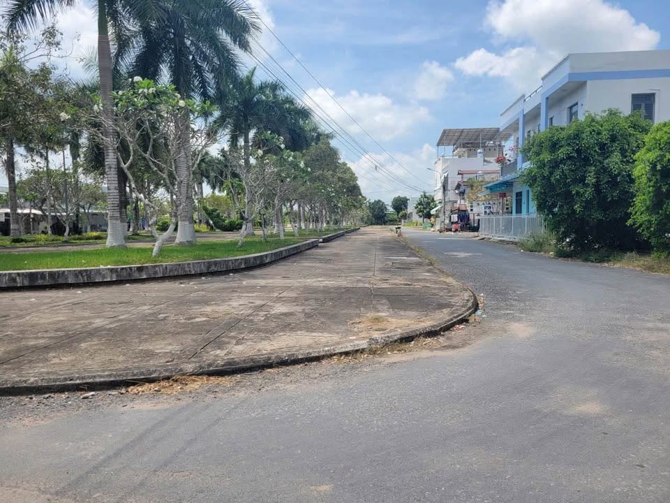 Bán Đất Nền 90m² Kế Công Viên Huỳnh Tấn Phát, Long Xuyên - Sổ Đỏ Sẵn Sàng