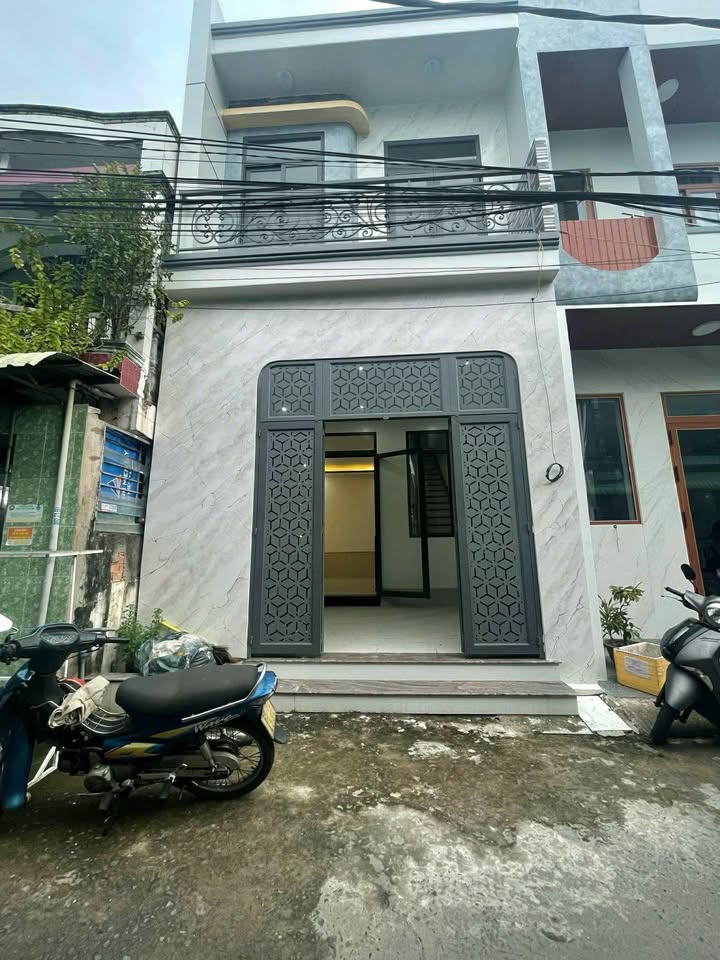 Nhà riêng Nguyễn Việt Hồng 81m² 4,2 tỷ - San sang o ngay