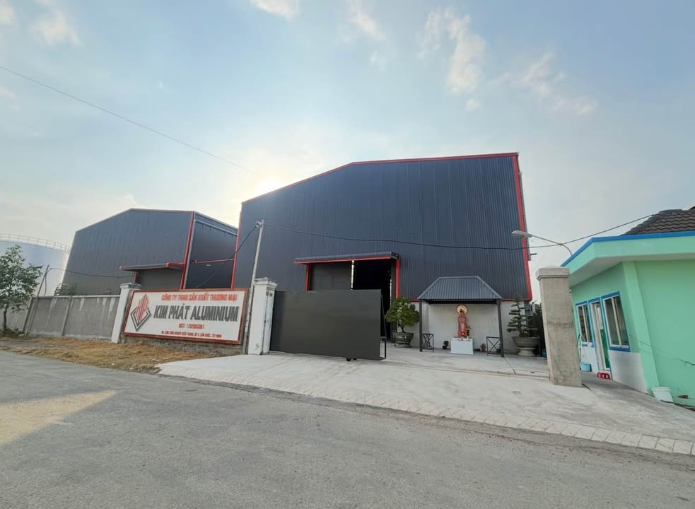 Kho xưởng Hoàng Long Cần Đước 7.560m² giá 52 tỷ - Hoạt động ngay