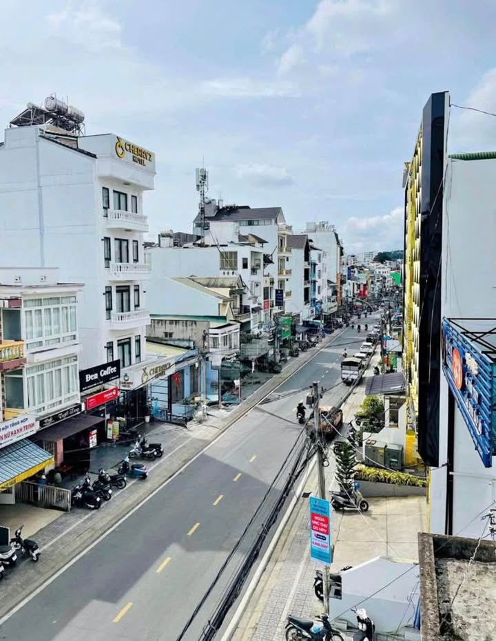 Nha pho Hai Ba Trung Da Lat 8x15m 35 trieu - Mat tien kinh doanh