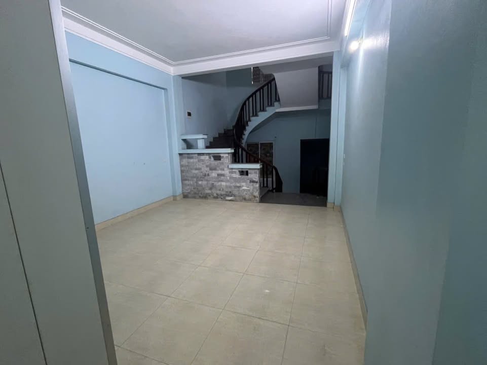 Nhà mặt phố Nguyễn Quyền 90m² 23tr/tháng - Ô tô vào nhà