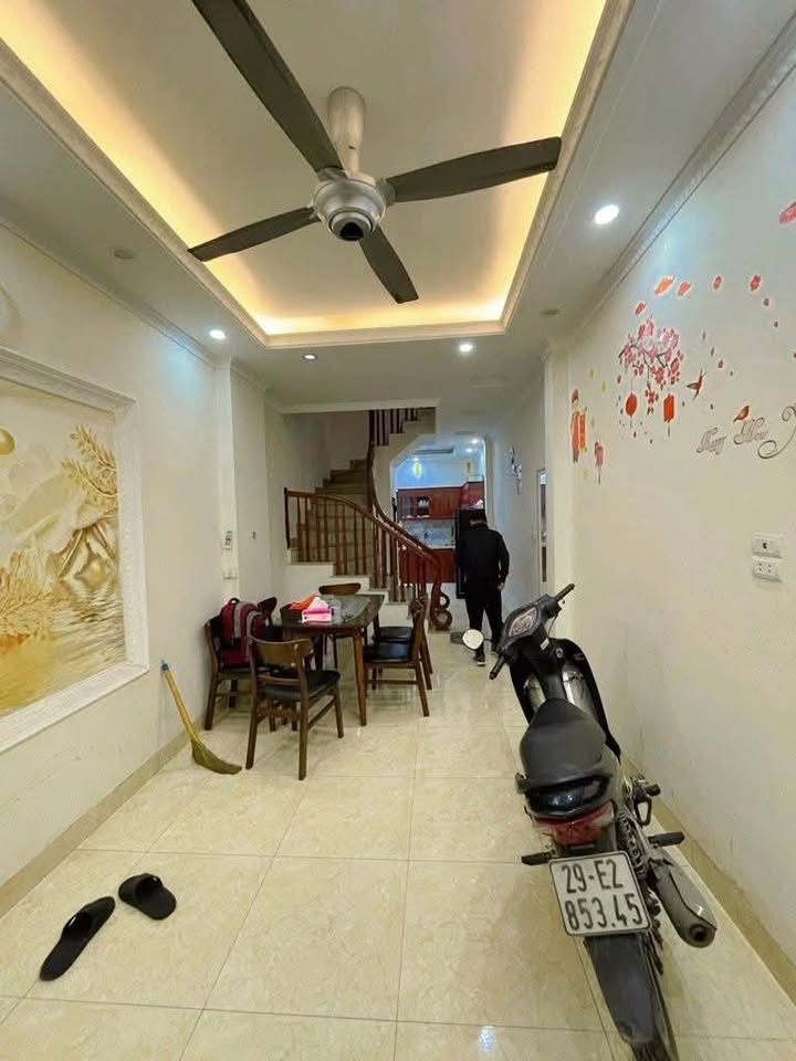 Nhà Ngô Gia Tự Việt Hưng 40m² giá 6.3 tỷ - Sổ đỏ sẵn