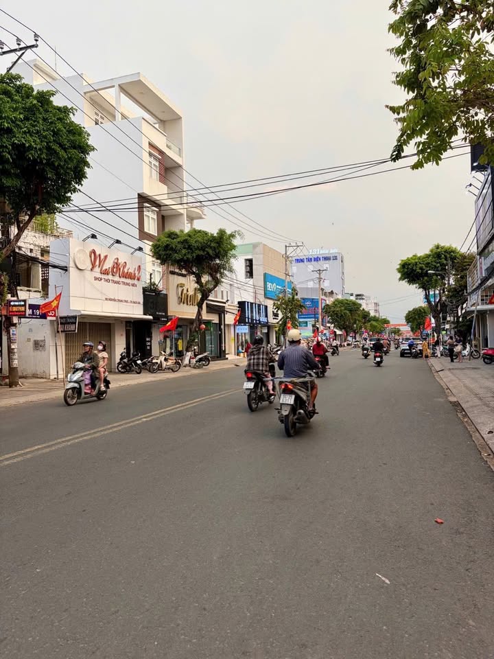 Nhà mặt tiền Nguyễn Trung Trực Rạch Giá 250m² 60 triệu - Mặt tiền kinh doanh