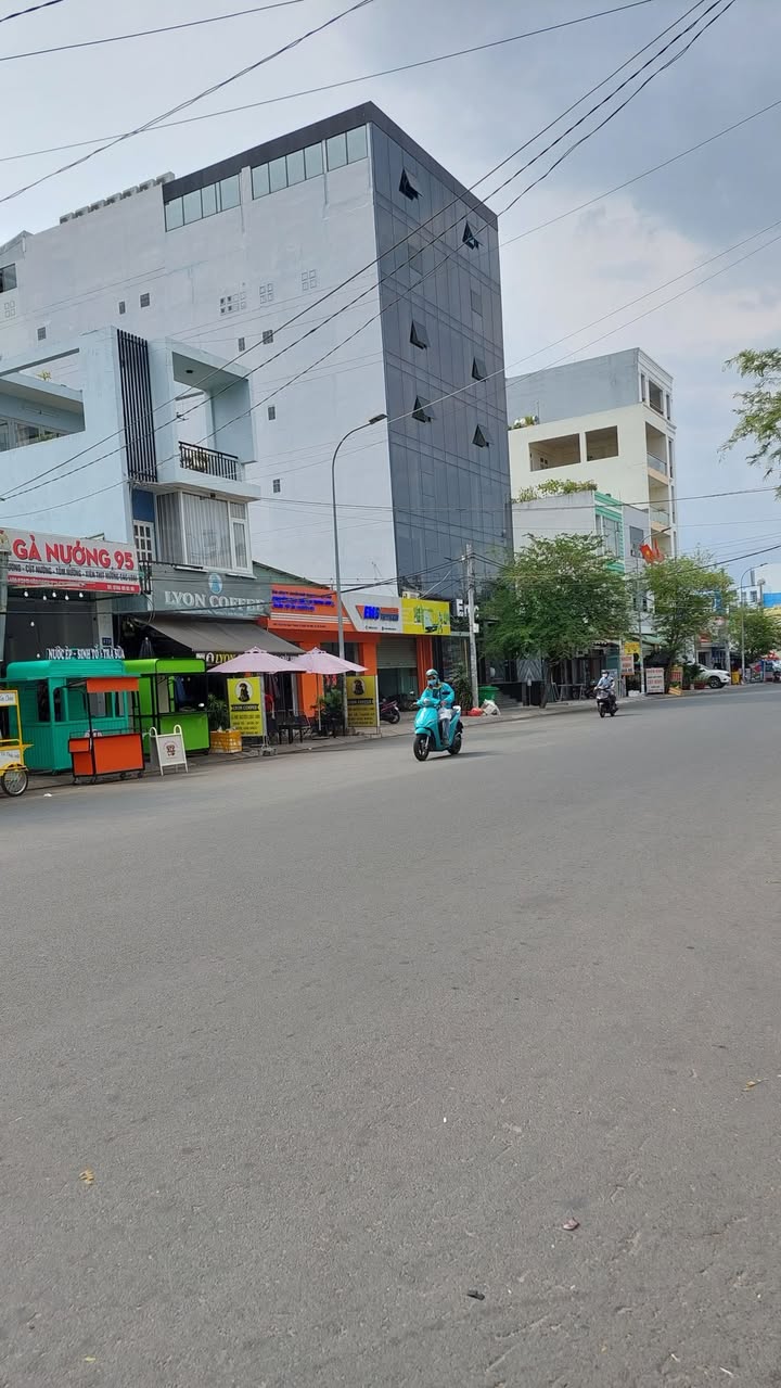 Nhà phố Phạm Văn Bạch Gò Vấp 130m² 18.5 tỷ - Ô tô vào