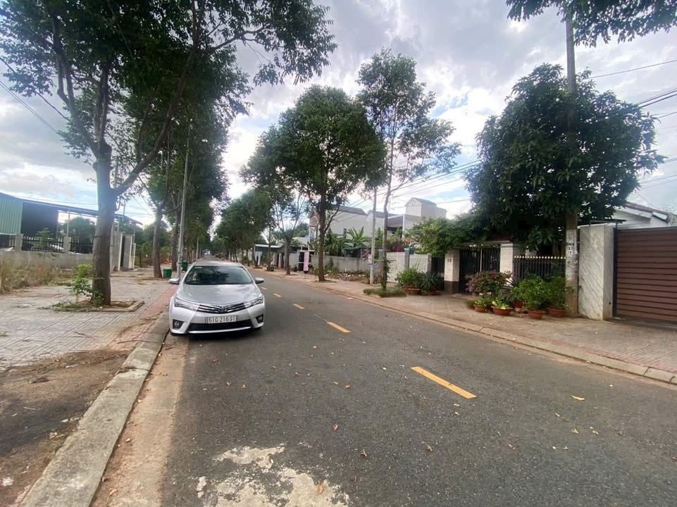 Nhà mặt tiền Bùi Đình Túy Phú Mỹ 2,15 tỷ - Ô tô vào nhà