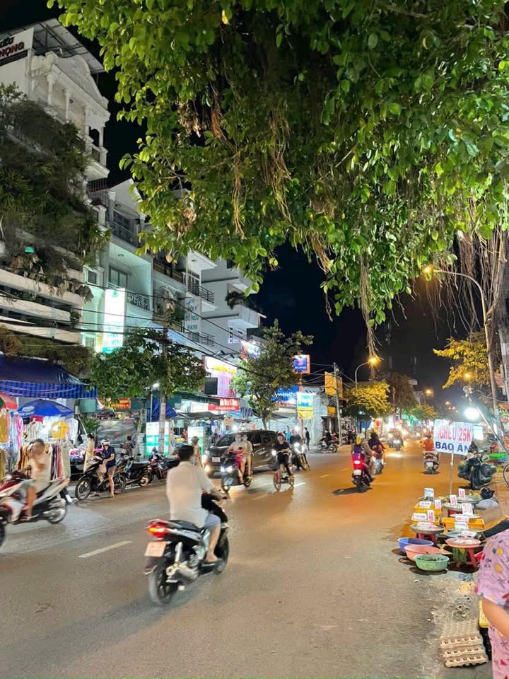 Nhà phố Thủ Đức Chương Dương 150m² 15.99 tỷ - KD VIP