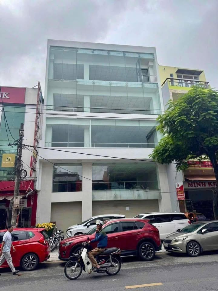 Nhà 5 tầng Ông Ích Khiêm 250m² 140 triệu - KD ngay