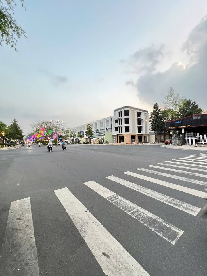 Nhà phố 3/2 Rạch Giá 200m² thỏa thuận - Mặt tiền kinh doanh