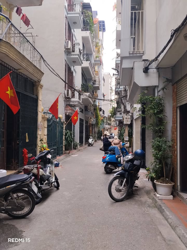 Nhà Nguyễn Văn Cừ 52m² 11 tỷ - Ô tô vào tận nhà sẵn sàng ở