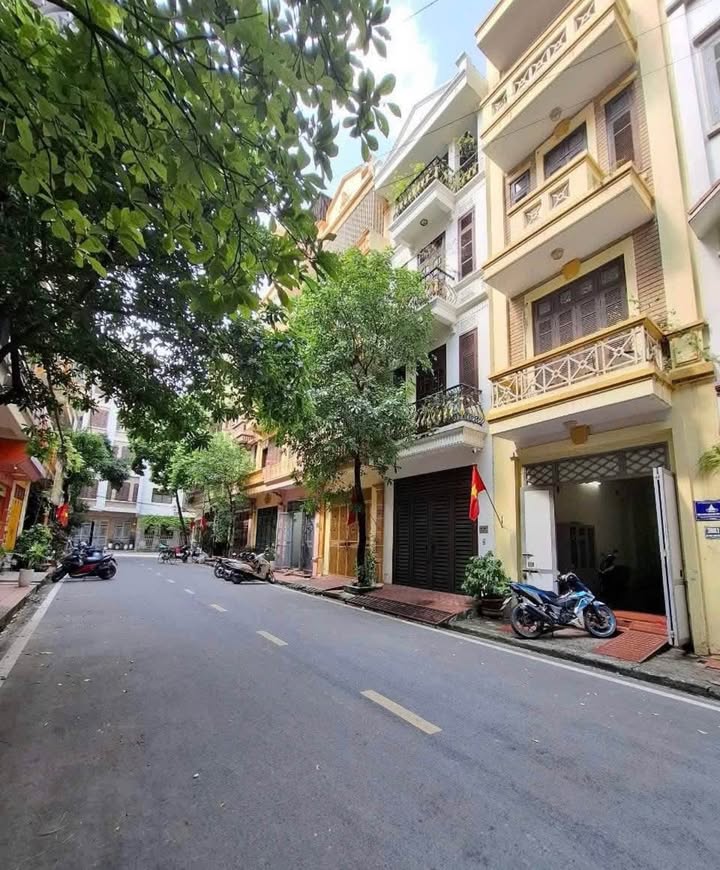 Nhà Định Công Hoàng Mai 39m² 10 tỷ - Ô tô vào tận nhà