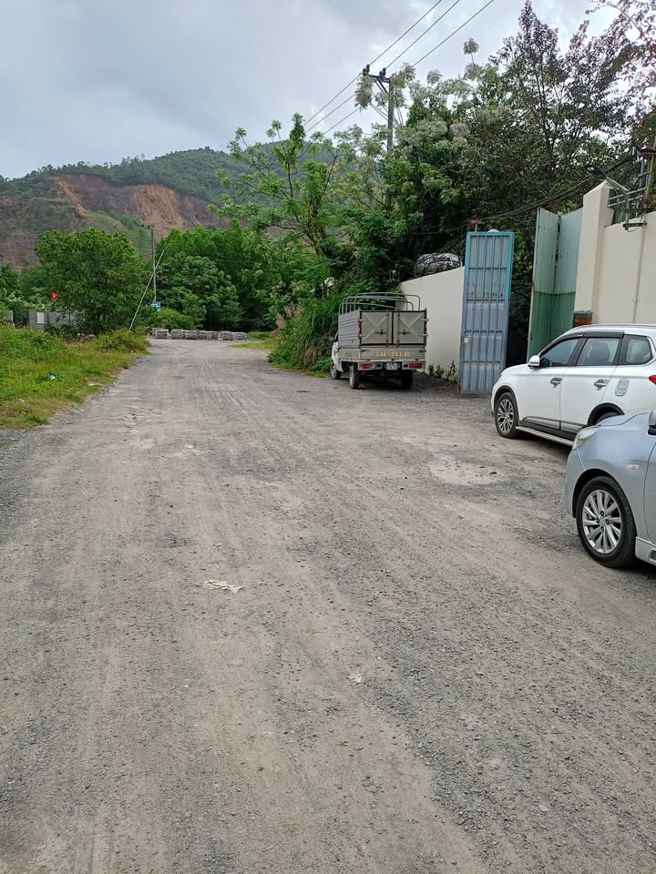 Đất nền Hoàng Văn Thái 300m² giá 3 tỷ - Sổ đỏ chính chủ, ô tô vào tận nơi