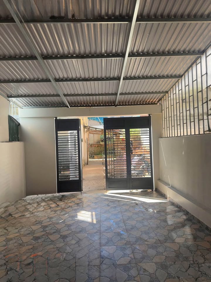 Nhà nguyên căn Lữ Gia P12 145m² 12tr/tháng - Chính chủ sẵn ở