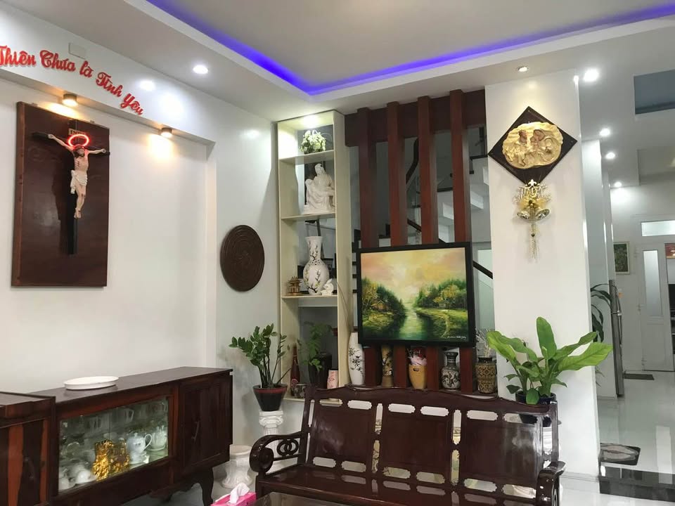 Văn phòng Tân Mai 200m2 giá 11 triệu - Sẵn sàng làm việc