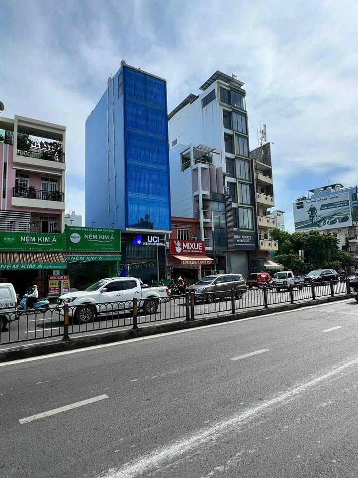 Nhà phố Nguyễn Văn Cừ Q1 56m² 30 tỷ - Mặt tiền kinh doanh