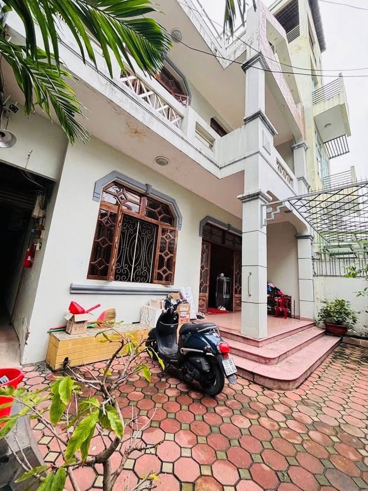 Nhà riêng Cách Mạng Tháng Tám Dầu Tiếng 172m² 30.5 tỷ - Ô tô vào tận nhà