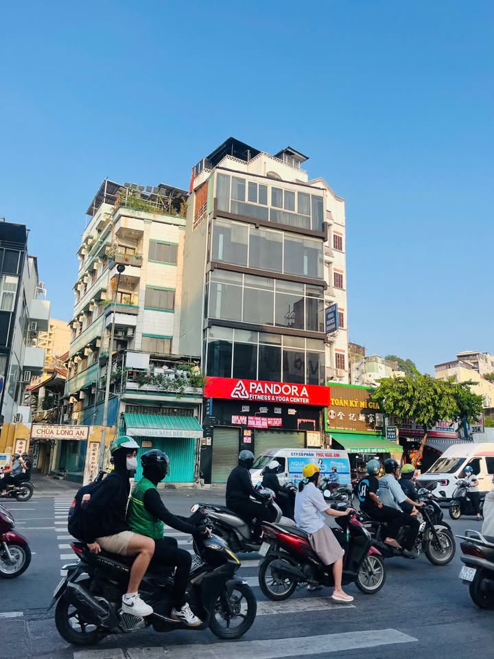 Nhà mặt tiền Nguyễn Văn Cừ Q1 136m² 68 tỷ - Cho thuê ngay