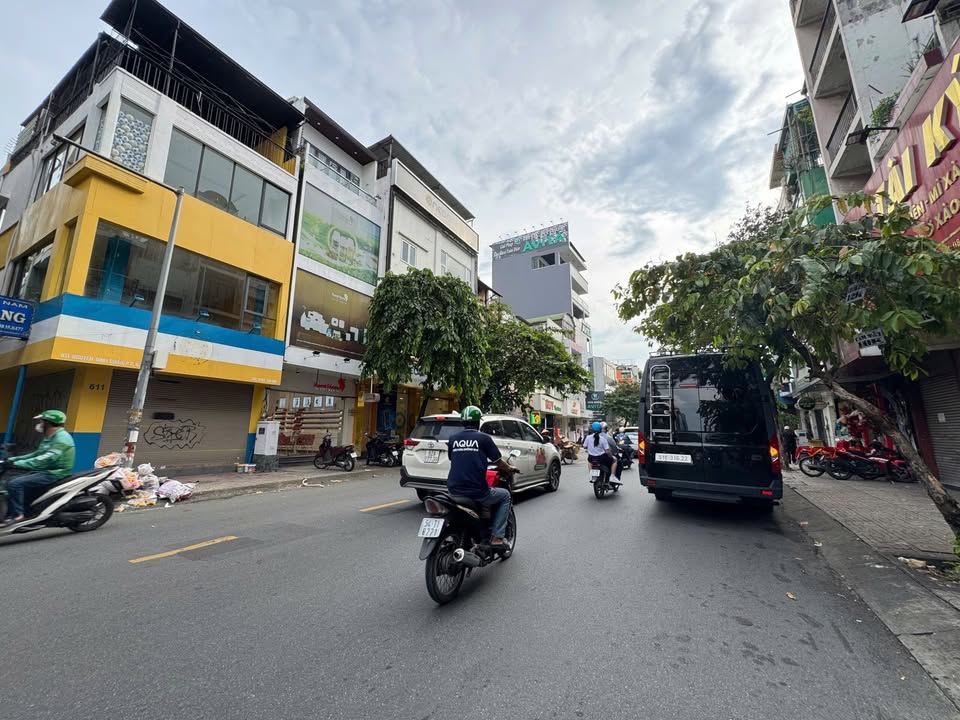 Nhà phố CMT8 Quận 10 64m² giá 9 tỷ - Ô tô vào tận nhà