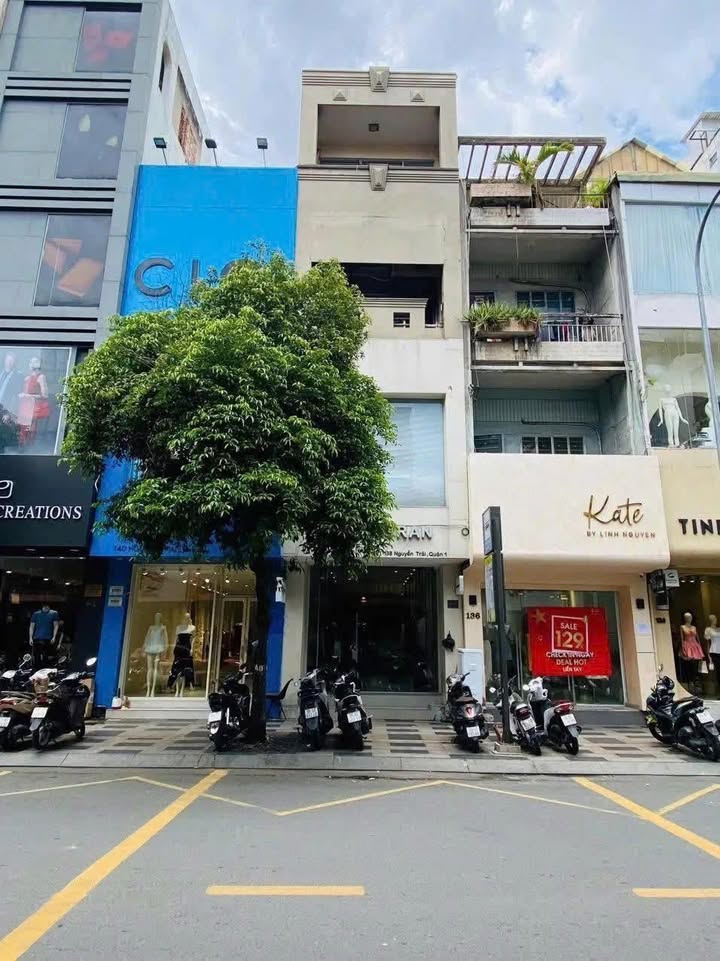 Nha MT Nguyễn Trãi Q1 1xx triệu - Đường lớn sầm uất