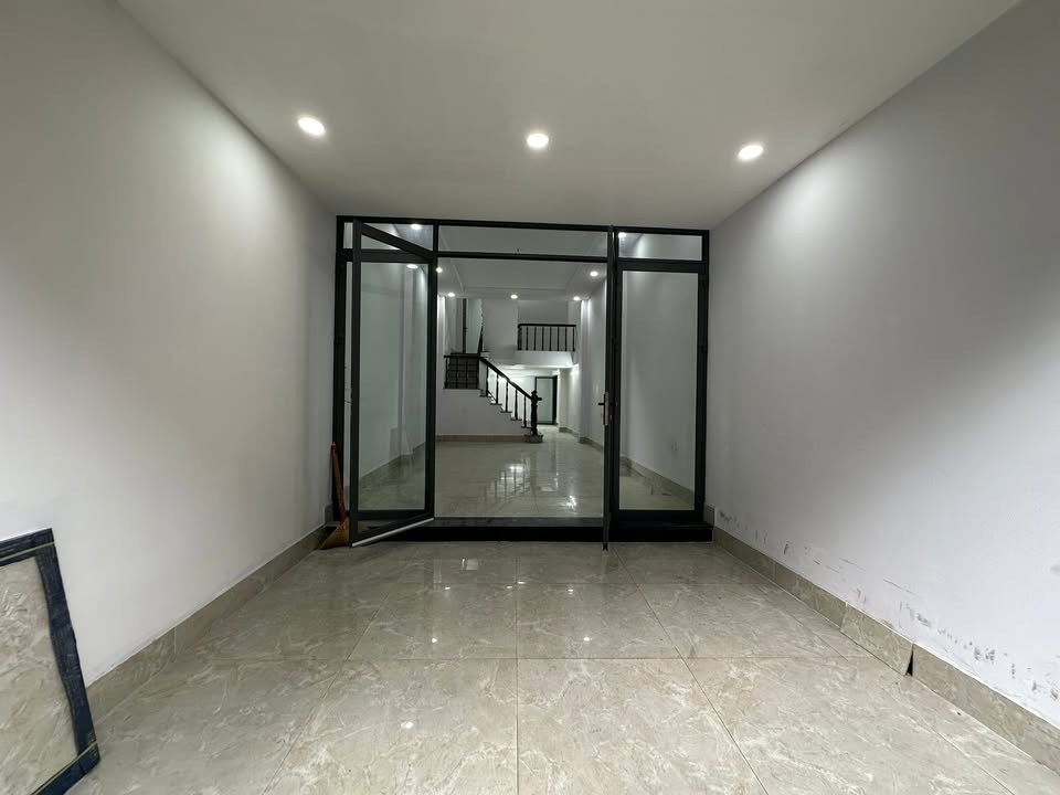 Nhà mặt tiền Phường 1 Tân Bình 76m2 40 triệu - Ô tô vào tận nơi