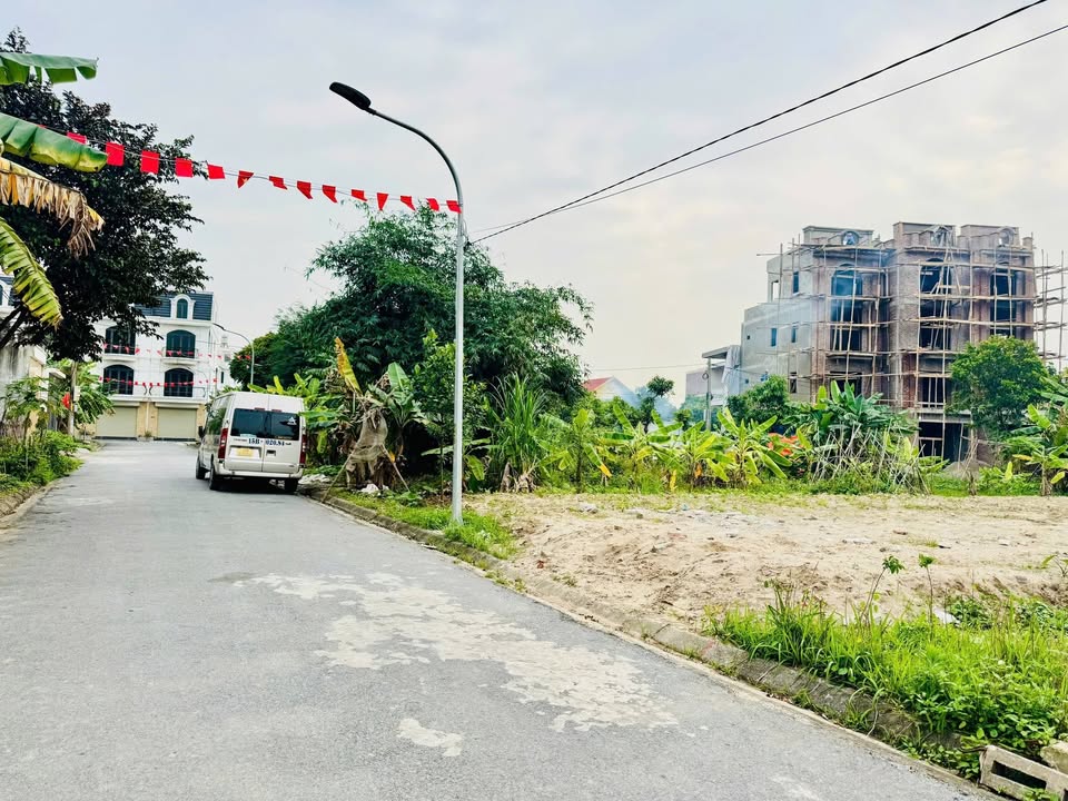 Đất Nam Sơn 92m² Thỏa thuận - Đường to ô tô