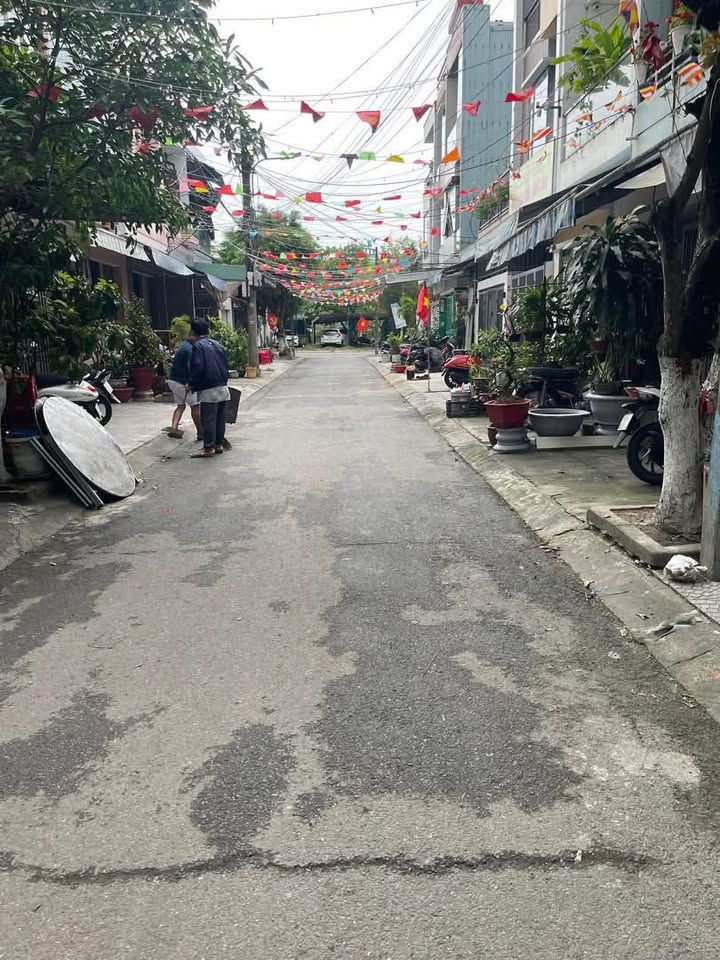 Nhà 2 tầng Hòa Sơn, Hải Châu 80m2 giá 10 triệu - Ô tô vào tận nhà