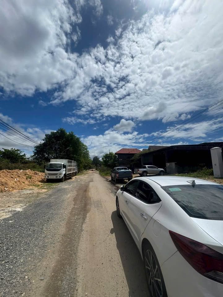 Đất nền Trường Chinh Kon Tum 320m² 2.7 tỷ - Đường ô tô