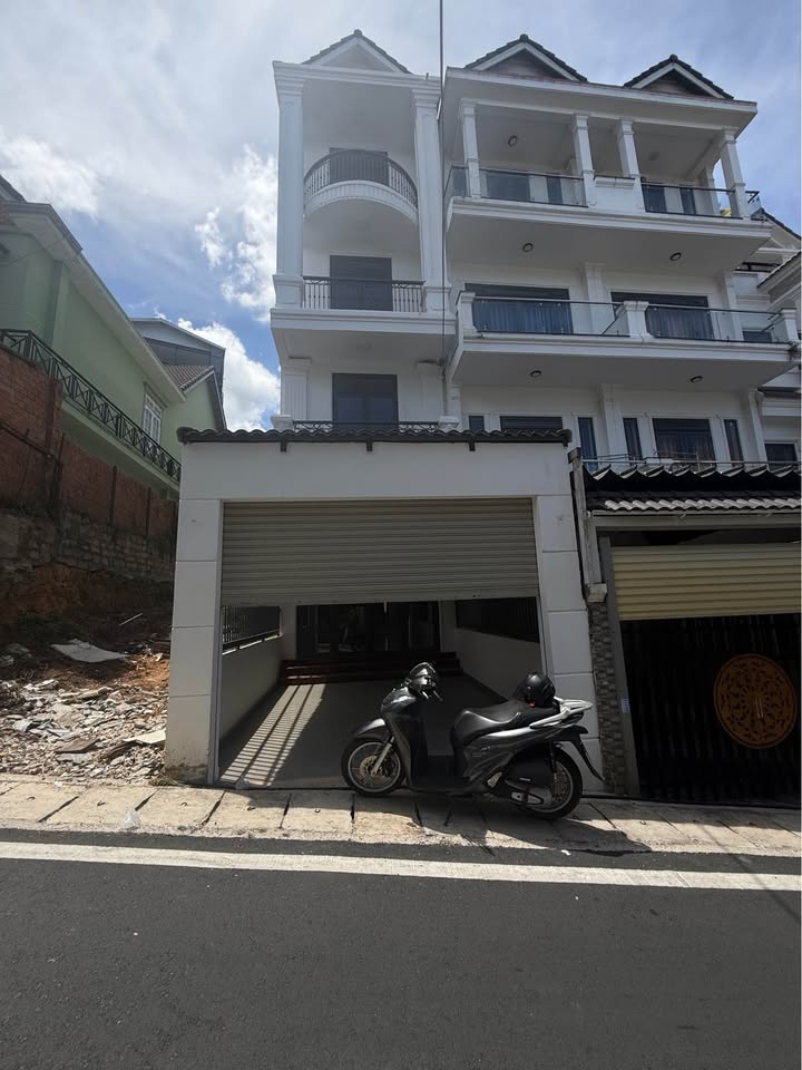 Nhà Nguyễn Trung Trực Đà Lạt 94m² 8,8 tỷ - Ô tô vào tận nhà