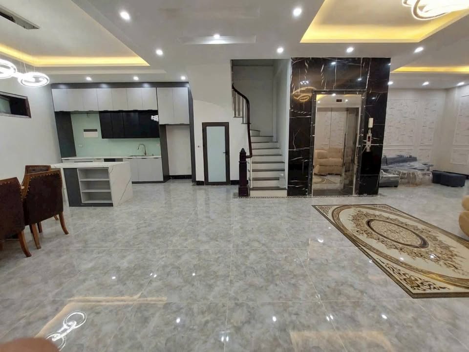 Nhà Nguyễn Văn Cừ Long Biên 132m² 26.5 tỷ - Ô tô vào nhà