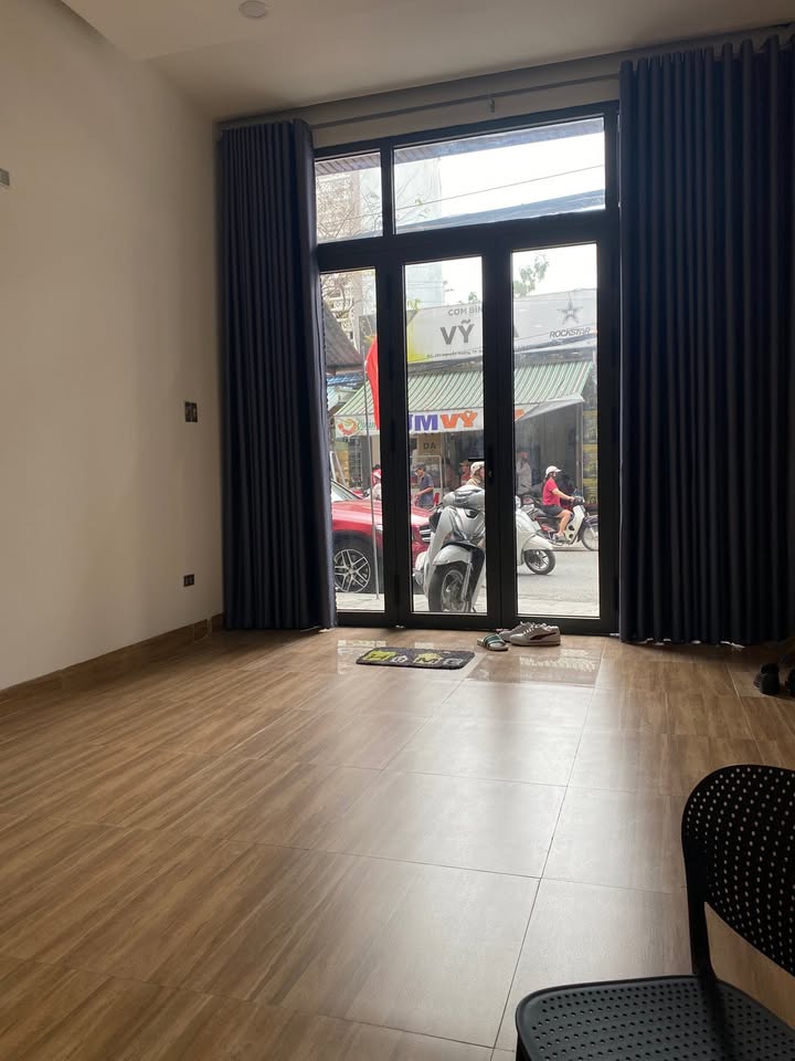 Nhà mặt tiền Nguyễn Hoàng 100m² 20 triệu - Kinh doanh ngay