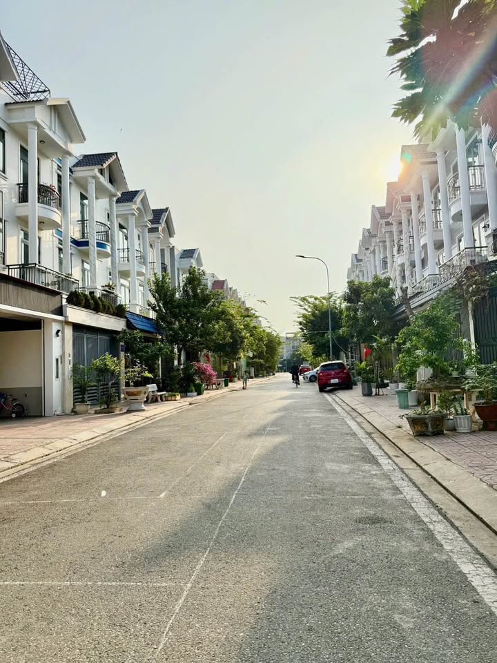 Nhà Centana Long Trường 100m² 8.2 tỷ - Ô tô vào tận nhà