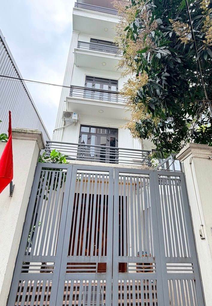 Nhà phố Ngọc Thụy 82m² giá 15 tỷ - Mặt tiền kinh doanh