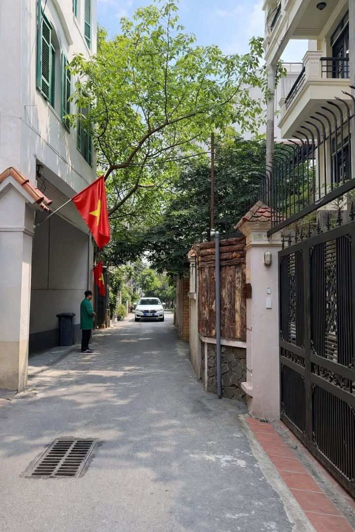 Đất Quảng An Tây Hồ 200m² 54.95 tỷ - Sổ đỏ chính chủ