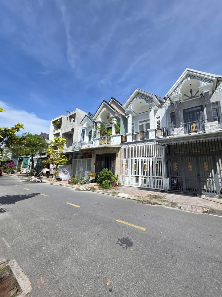 Nhà riêng Phú Hồng Thịnh 8 64m2 3.9 tỷ - Sẵn sàng ở ngay