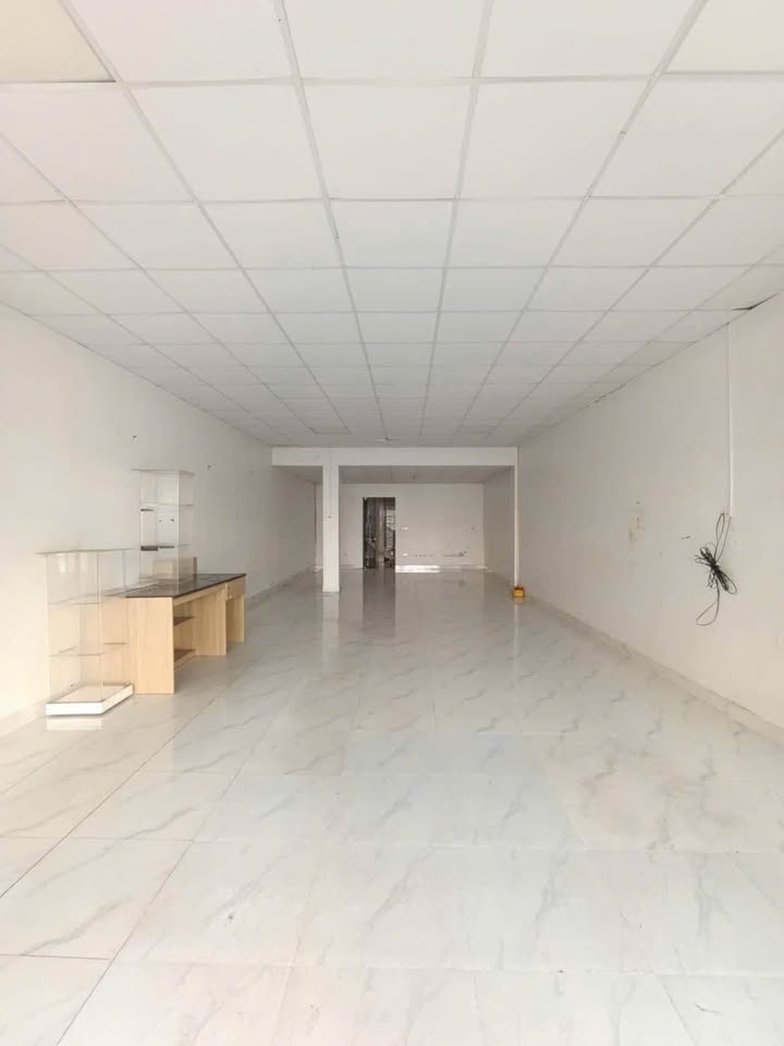 Nhà 2 tầng Chợ Hàng 250m² 15 triệu - Ô tô vào tận nhà