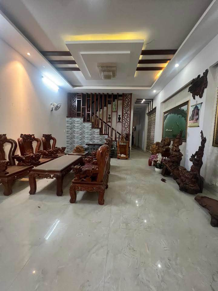 Nhà riêng Dã Tượng Kon Tum 180m² giá 3 tỷ - Ô tô vào tận nhà