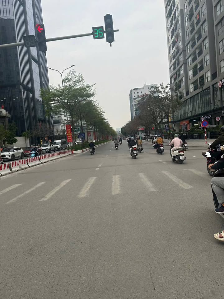 Nhà mặt phố Nguyễn Phong Sắc 60m² - Vị trí đẹp kinh doanh