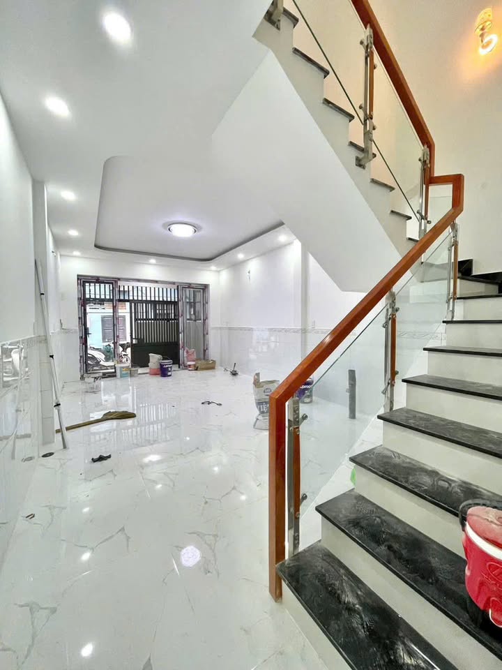 Nhà mặt tiền Nguyễn Văn Bứa 48m² 900 triệu - Ô tô vào tận nhà