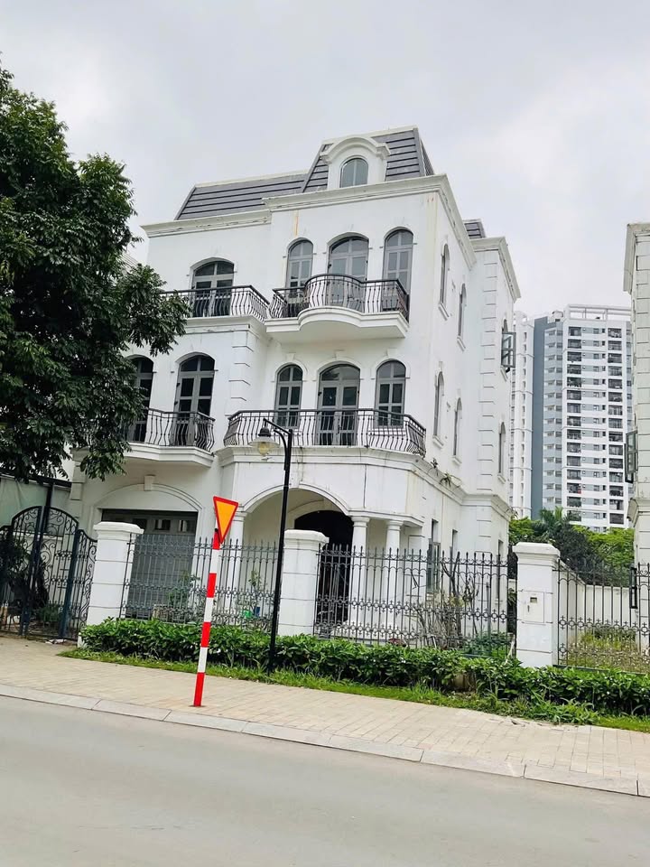 Townhouse Vinhomes The Harmony LB 345m2 69 tỷ vị trí đắc địa