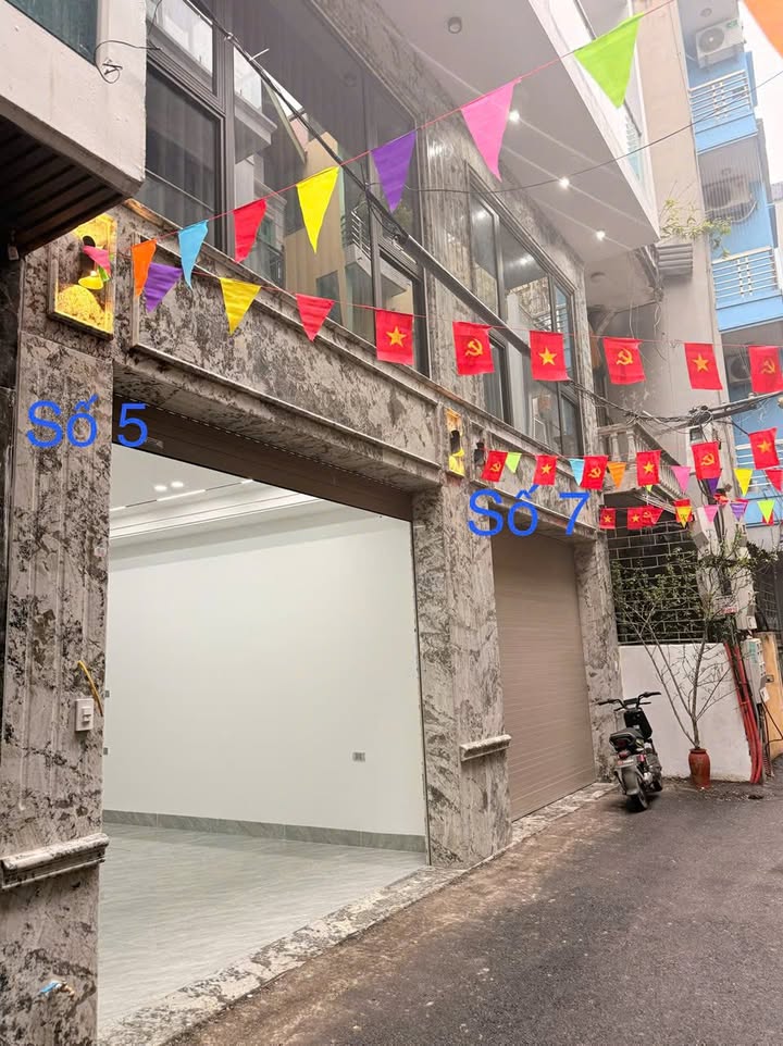 Townhouse Nguyễn Văn Cừ 36m² 18,4 tỷ - Ô tô vào nhà