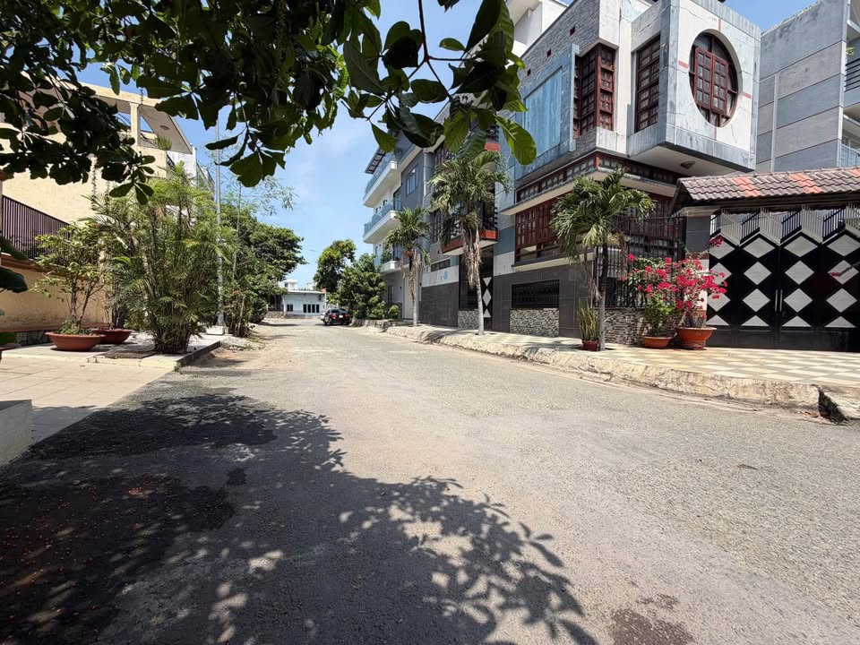 Đất nền Thủ Đức 119m² 13.5 tỷ - Sổ đỏ chính chủ