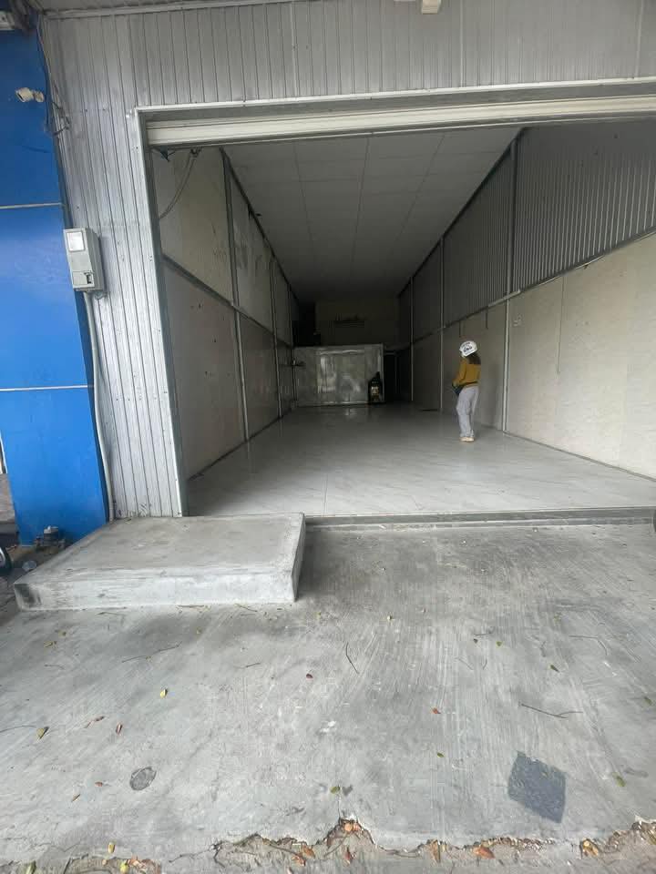 Mat bang kinh doanh Kinh Duong Vuong 120m2 8tr - Mat tien KD